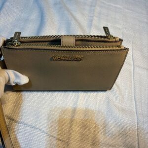 Michael Kors Women Jet Set Travel Large Double Zip Phone Wristlet